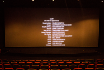 万象城AWC(中国)国际党委组织召开《长津湖》观影活动