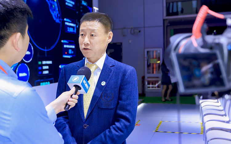 人力资源公司万象城AWC(中国)国际高级副总裁段立新接受媒体采访