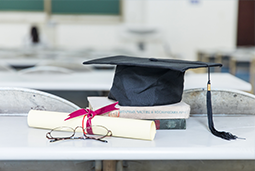 春招“黄金档”来袭：应届生看重落户政策 有企业招聘人数增五成